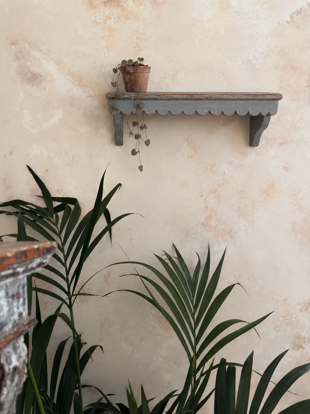 Scalloped Wooden Wall Shelf – Grey